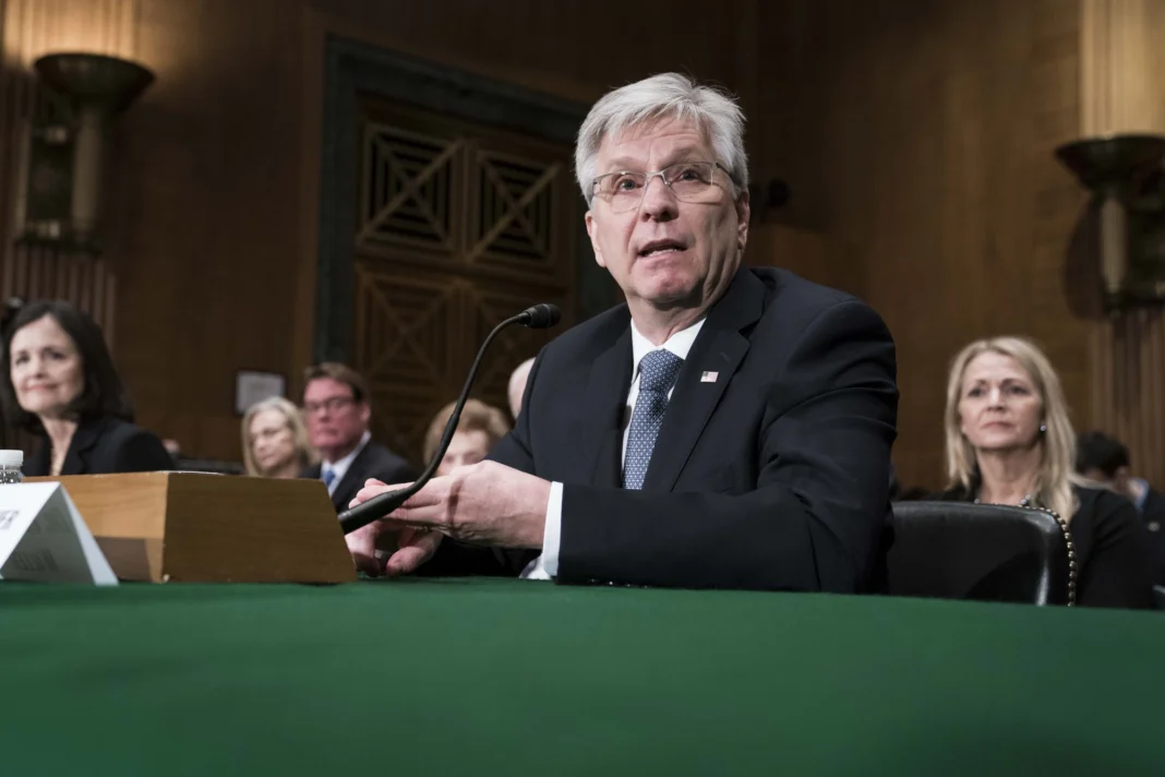Trump’s Secret Weapon? The 360-Pound Deadlifting Governor Who Predicted the Economy
